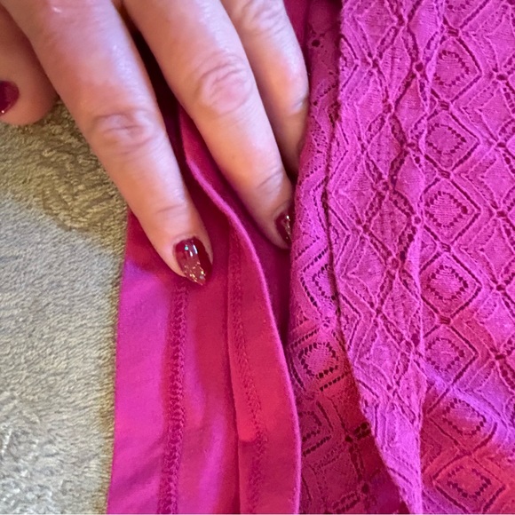 Croft & Barrow petite pink cutouts layer crochet-style tee Size M - Picture 6 of 7